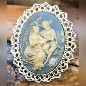 Courting Couple Brooch Resin High Relief Cameo Gold Tone Bezel Vintage